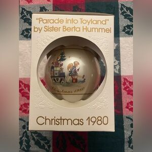 🆕 1980 Schmid Christmas Ornament Parade into Toyland Sister Berta Hummel